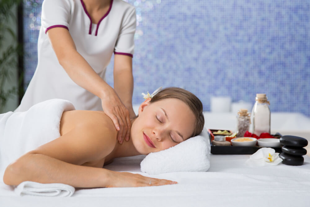 Thai Massage (Oil or Traditional)